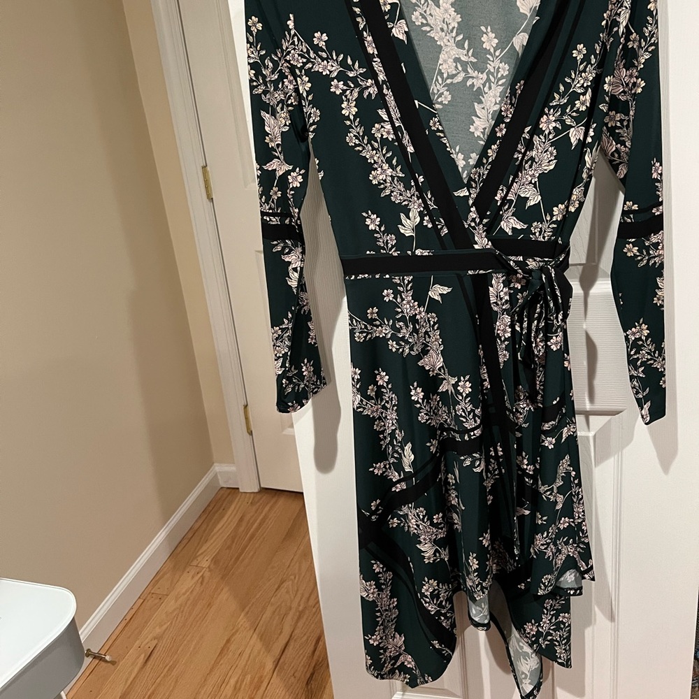 BCBGMAXAZRIA WRAP DRESS - Picture 6 of 6